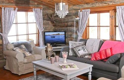 Asikkala House | Inviting Holiday Home Kopinkallio 2 with Hot Tub & Kitchen