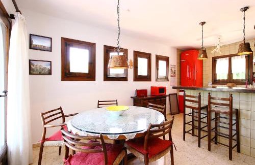 Moravit House | Pet-Friendly Holiday Home Krumel: Perfect for Families
