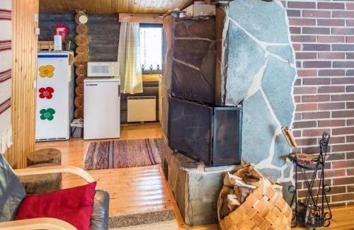 Yllasjarvi House | Pet-Friendly Holiday Home Kurtakko Pekka with Hot Tub
