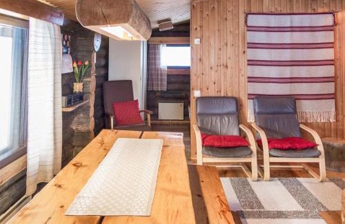 Yllasjarvi House | Pet-Friendly Holiday Home Kurtakko Pekka with Hot Tub