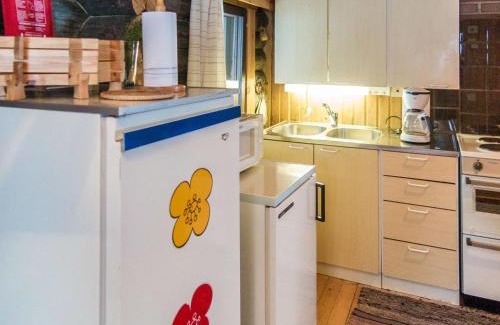 Yllasjarvi House | Pet-Friendly Holiday Home Kurtakko Pekka with Hot Tub
