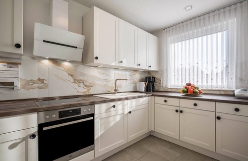 Padelugge House | Cozy Holiday Home "Lübeck Buntekuh" with Ocean Views
