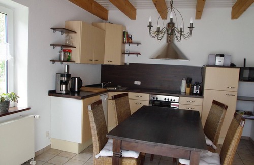 Pogum House | Charming Holiday Home Lüttje Glück 2 with Ocean View