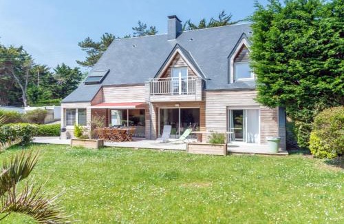 Agon-Coutainville House | Cozy Holiday Home l'Agon: Oceanfront & Pet Friendly Retreat
