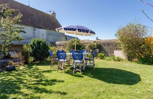 Longues-sur-Mer House | Pet-Friendly Holiday Home La Batterie - Rated 9/10 by Guests
