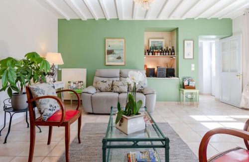 Longues-sur-Mer House | Pet-Friendly Holiday Home La Batterie - Rated 9/10 by Guests