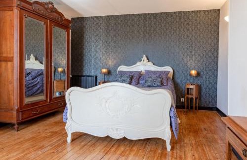 Longues-sur-Mer House | Pet-Friendly Holiday Home La Batterie - Rated 9/10 by Guests