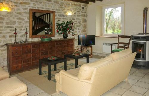 Sainte-Marie-du-Mont House | Cozy Holiday Home La Bedelle with Pet-Friendly Amenities