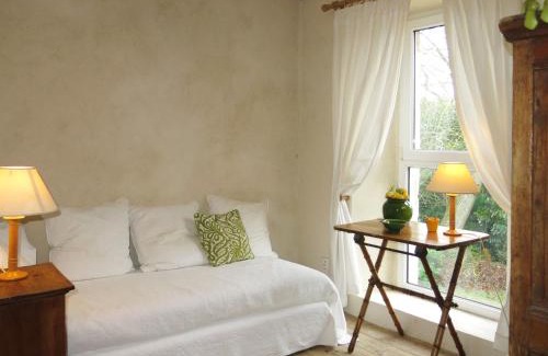Sainte-Marie-du-Mont House | Cozy Holiday Home La Bedelle with Pet-Friendly Amenities