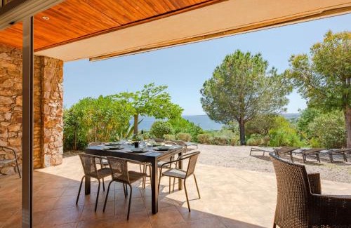 Plage de la Garonnette House | Holiday Home La Bergerie by Interhome