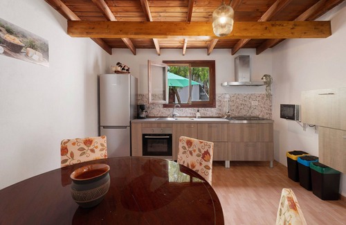 Alajero House | Holiday Home 'La Bodega' with Mountain View, Private Terrace and Wi-Fi