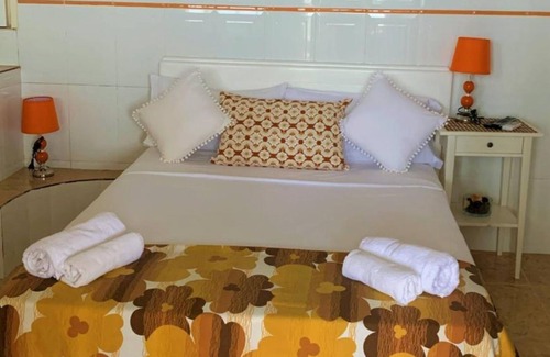 Cubelles House | Holiday Home "La Casa De Mima" with Sea View, Shared Pool & Wi-Fi