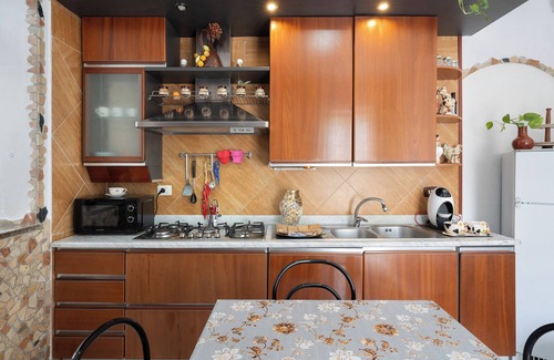 Ercolano House | Holiday Home 'La Casa Di Giulia' with Sea View, Wi-Fi and Air Conditioning