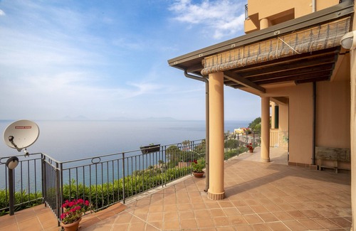 Piraino House | Sea View Retreat "La Casa di Marigiò" with Terrace & Wi-Fi