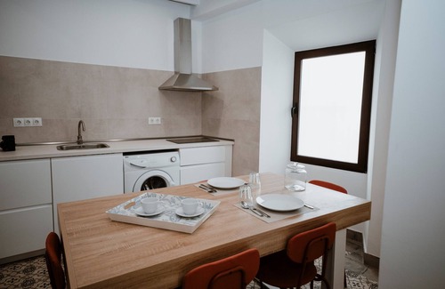La Zubia House | Holiday Home 'La Casa Real' with Mountain View, Wi-Fi and Air Conditioning