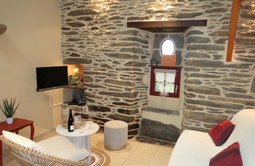 Ploumoguer House | Cozy Holiday Home La Chapelle - Family-Friendly Retreat