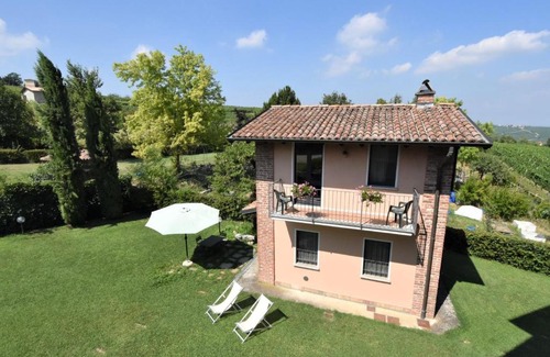 Castana House | Guest Rated 10/10: Holiday Home La Corte Bricca with Pool