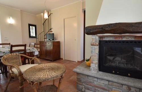 Castana House | Guest Rated 10/10: Holiday Home La Corte Bricca with Pool
