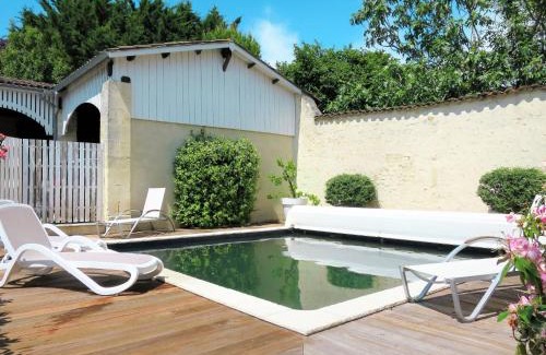 Vertheuil House | Family-Friendly Holiday Home La Vertheuillaise with Pool