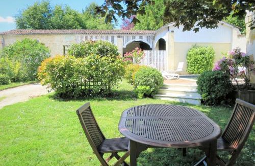 Vertheuil House | Family-Friendly Holiday Home La Vertheuillaise with Pool