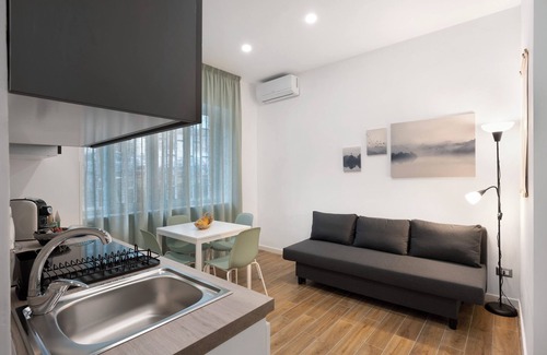 Fuorigrotta House | Holiday Home 'La Gioia' with Wi-Fi and Air Conditioning
