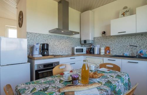 Porspoder House | Pet-Friendly Holiday Home Grande Roche with Kitchen Facilities