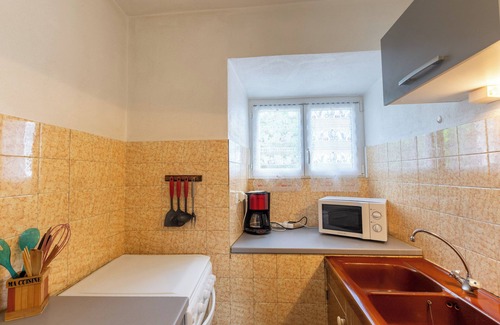 Gravieres House | Holiday Home 'La Grange' with Mountain View, Shared Pool and Air Conditioning