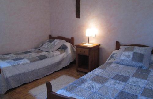 Saint-Jean-Lagineste House | Pet-Friendly Holiday Home La Grange with Private Pool