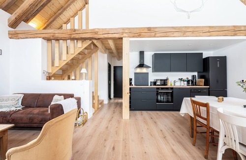 Jarsy House | Holiday Home 'La Grange De Fernande - 8 Personnes' with Mountain View, Terrace and Wi-Fi