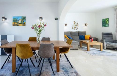 Casas de Torrat House | Pet-Friendly Holiday Home La Grippiere with Pool Access