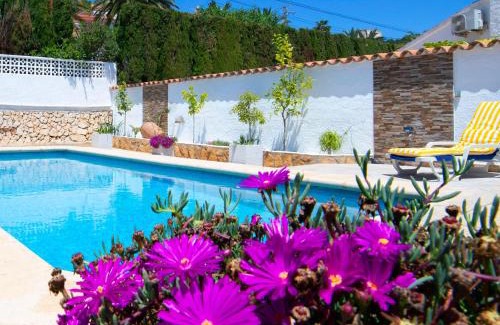 Casas de Torrat House | Pet-Friendly Holiday Home La Grippiere with Pool Access