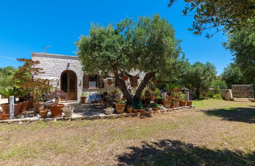 Cisternino House | Exceptional Holiday Home 'La Lamia 21' with Private Garden