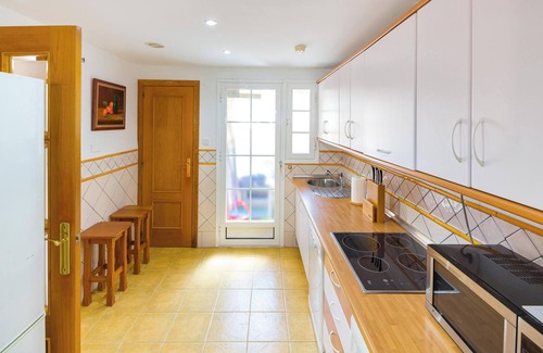 Marbella House | Relaxing Holiday Home La Reserva de Alvarito with Pool & Garden
