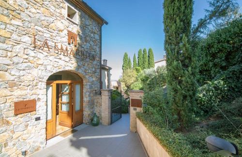Lucignano House | Relaxing Holiday Home La Smarrita with Private Pool