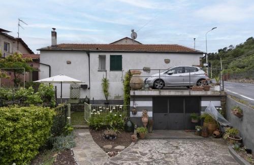 Diano Arentino House | Inviting Holiday Home La vecchia Stalla for Families & Pets