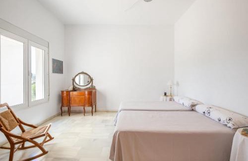 Los Gallardos House | Pet-Friendly Holiday Home Finca La Veleta with Pool
