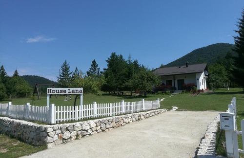Rudanovac House | Relaxing Holiday Home Lana with Oceanfront Pool & Views