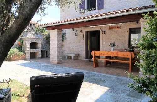 Kozljani House | Pet-Friendly Holiday Home Lara - Highly Rated Getaway