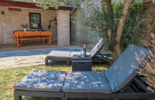 Kozljani House | Pet-Friendly Holiday Home Lara - Highly Rated Getaway