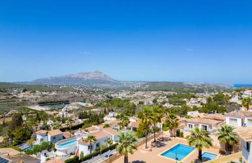 Benitachell House | Elegant Holiday Home Las Mimosas with Pool & Family Fun