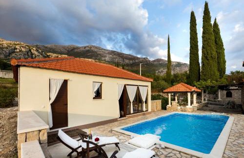 Mihanici House | Idyllic Stay at Lazuština Paradise with Pool & Hot Tub