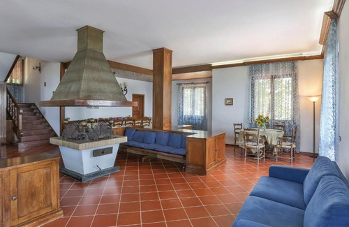 Giugnano House | Family-Friendly Retreat at Holiday Home Le Castagne