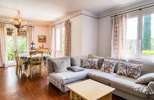 Carces House | Delightful Holiday Home Le Clos des Oliviers with Pool