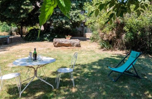 Bourg-Archambault House | Budget-Friendly Retreat: Holiday Home Le Jardin de Timothee