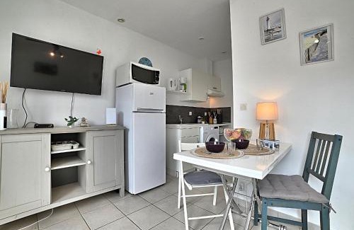Cheray House | Relax at Holiday Home Le Moulin de la Filasse with Pool