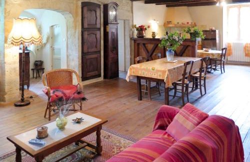 Nuzejouls House | Pet-Friendly Holiday Home Le Mas de Serre with Pool