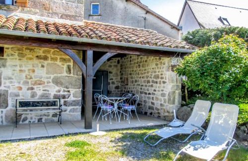 Saint-Jean-Lagineste House | Discover Le Pigeonnier: Family-Friendly Getaway with Pool