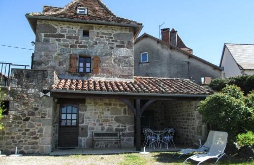 Saint-Jean-Lagineste House | Discover Le Pigeonnier: Family-Friendly Getaway with Pool