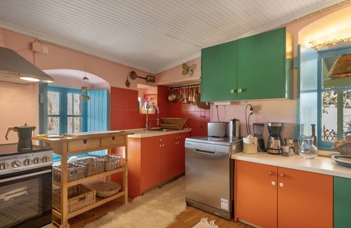 Kalligoni House | Holiday Home 'Lefkadas Bohemian Cottage' with Mountain View, Wi-Fi and Air Conditioning