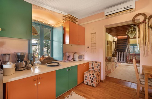 Kalligoni House | Holiday Home 'Lefkadas Bohemian Cottage' with Mountain View, Wi-Fi and Air Conditioning